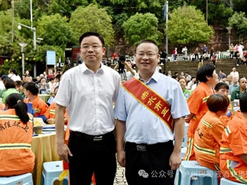 喜報(bào)|巴蜀液酒業(yè)集團(tuán)總工程師、貴州貴官醬酒業(yè)總經(jīng)理蒲剛榮獲赤水市五一勞動(dòng)獎(jiǎng)?wù)隆?貴州貴官醬酒業(yè)執(zhí)行總經(jīng)理顏書(shū)金榮獲赤水工匠